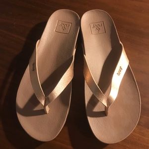Reef Rose Gold Cushion Bounce Flip Flops